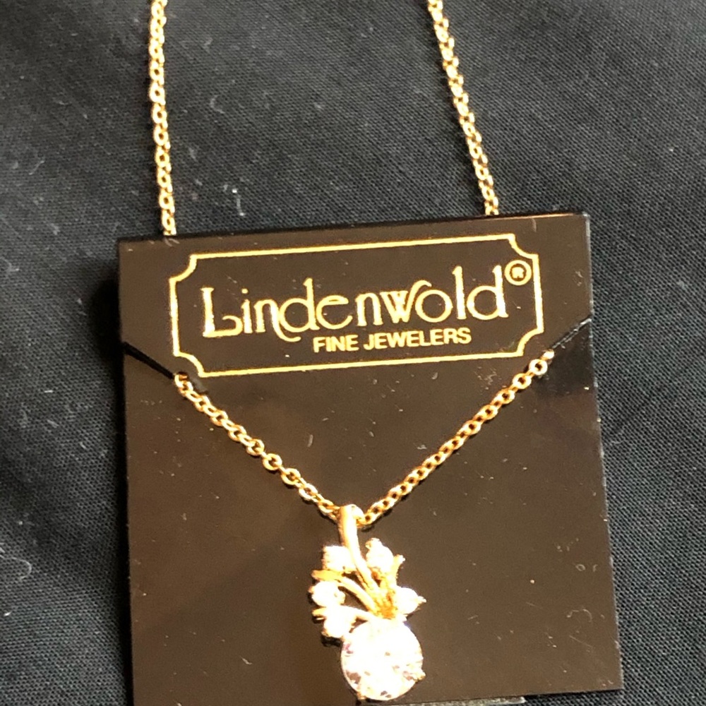 Lindenwold crystal necklace